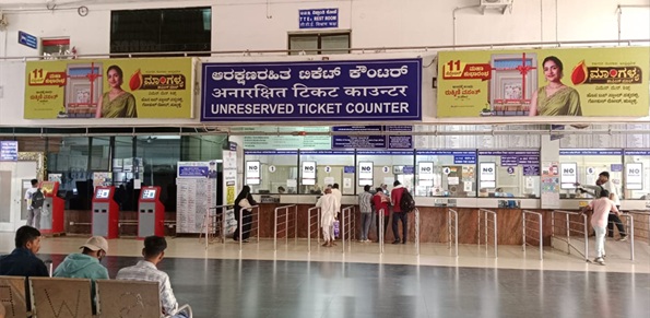 Central ticket counter & circulating area Central ticket counter & circulating area